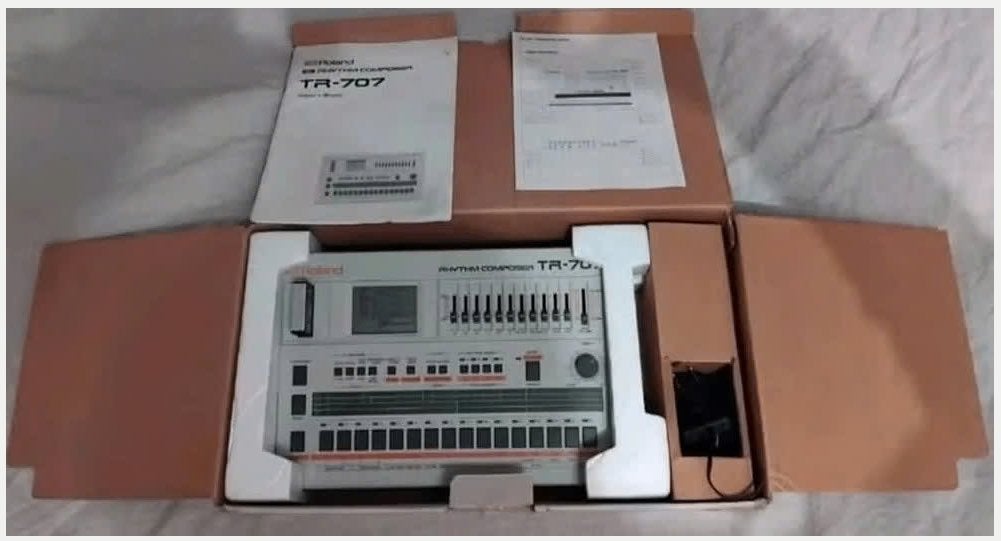 Roland TR-707 – Complète en boîte d’origine, Musique & Instruments, Enlèvement ou Envoi, Comme neuf, Roland