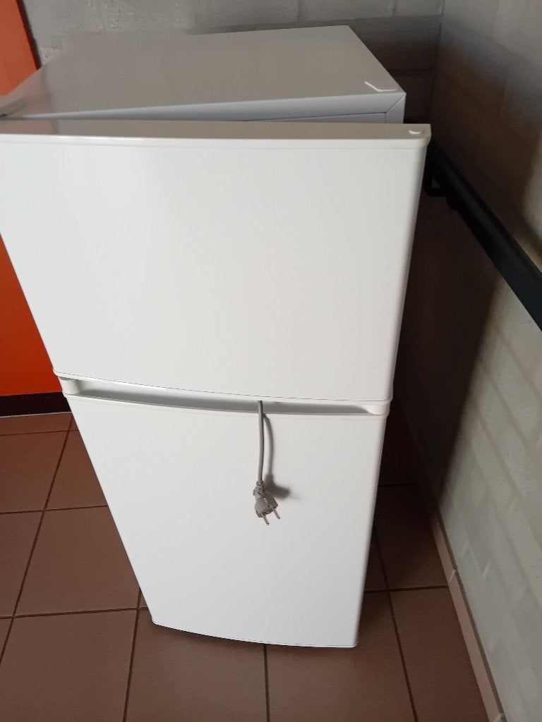 Koelkast met diepvries, Elektronische apparatuur, Gebruikt, 100 tot 150 liter, Met aparte vriezer, Energieklasse A of zuiniger
