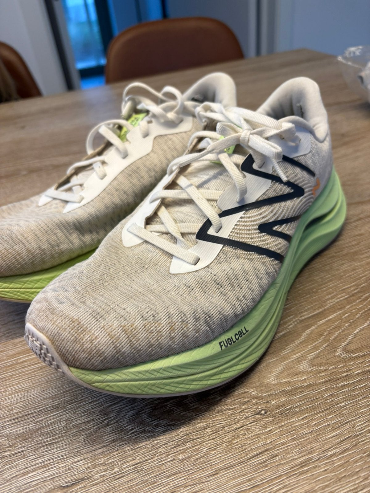 New Balance Fuelcell Propel V4, Sports & Fitness, Autres marques, Course à pied, Enlèvement ou Envoi, Chaussures de course à pied