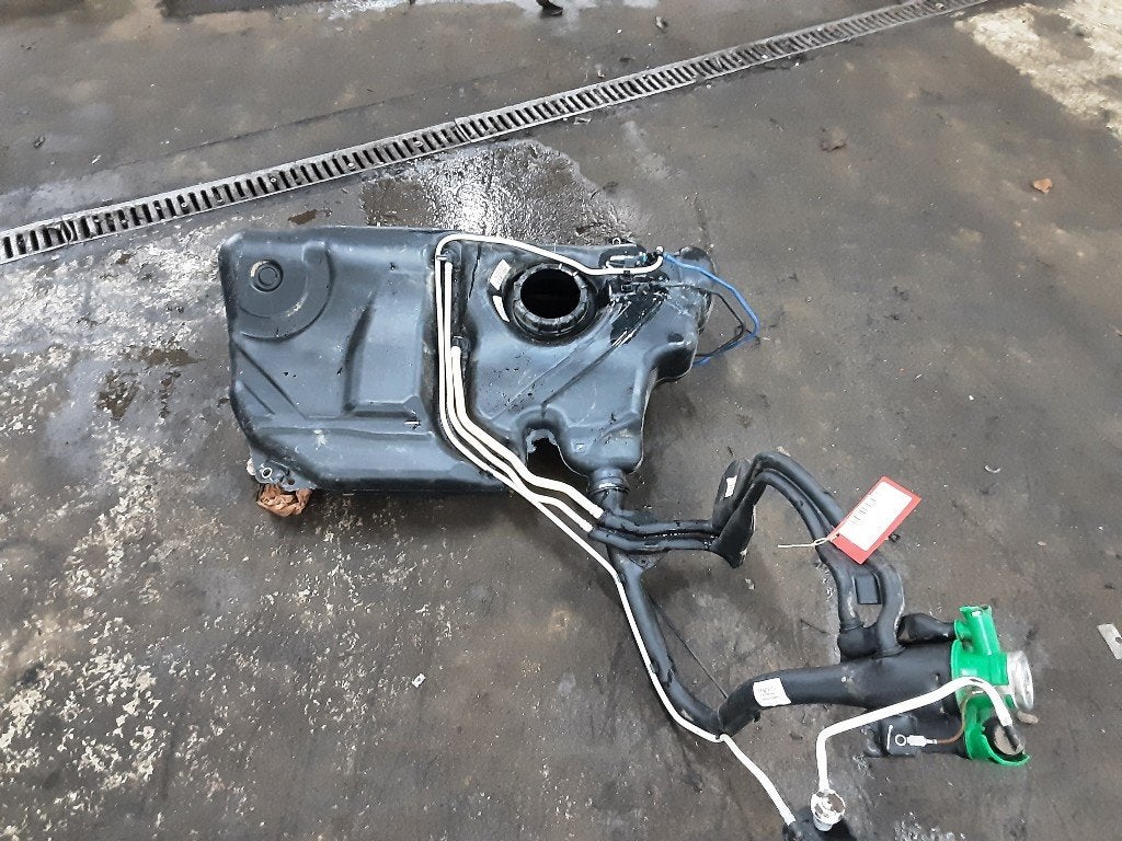 BRANDSTOFTANK Skoda Fabia II Combi (6Q0201085A), Gebruikt, Info@skoda-auto.de, Skoda, Max-Planck-Straße  3-5
64331  Weiterstadt, DE