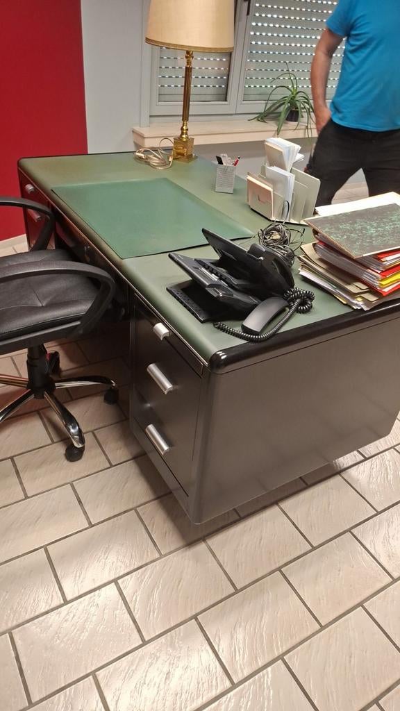 Ijzeren zware bureau., Huis en Inrichting, Ophalen