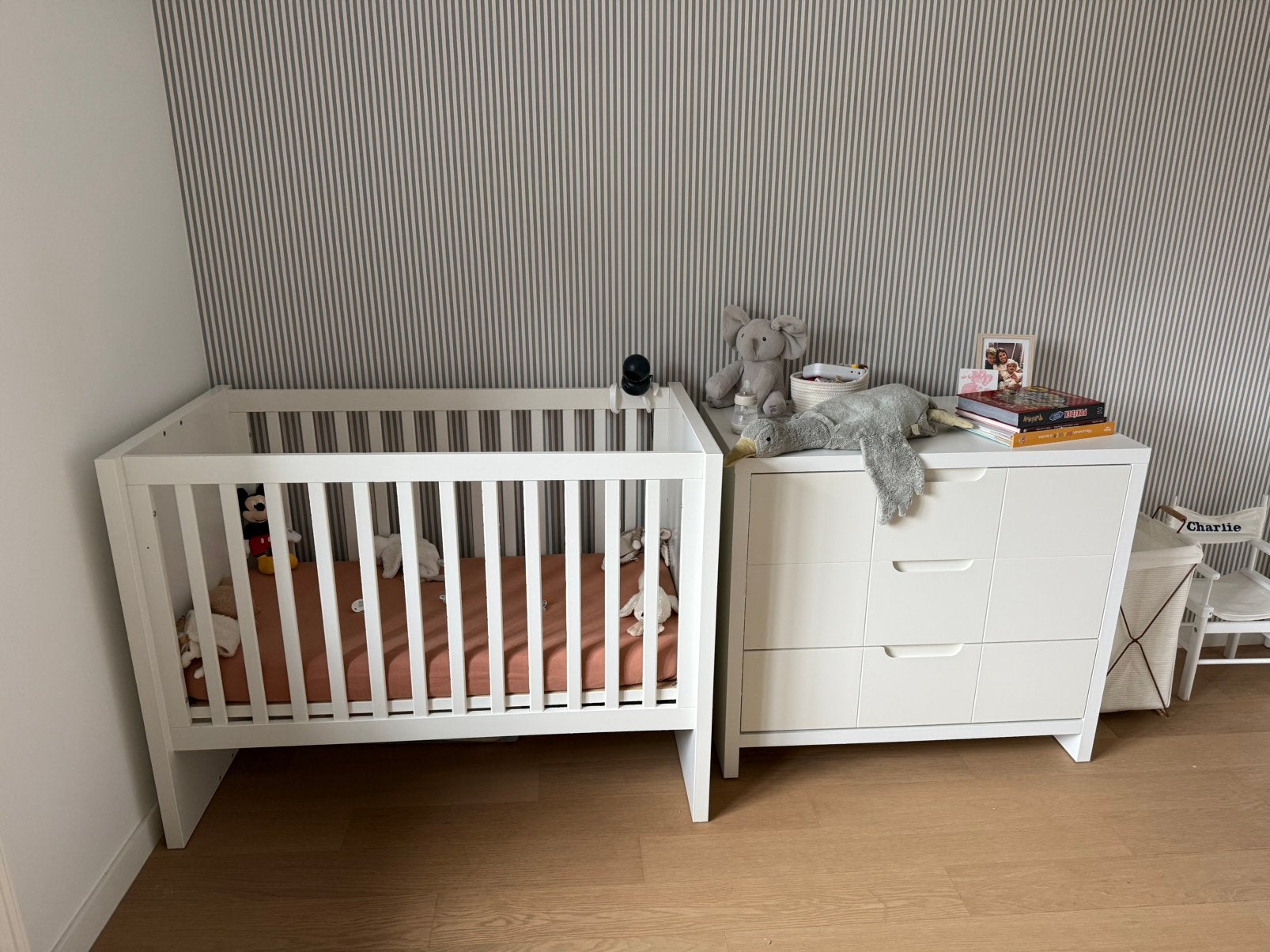 Lit bébé evolutif et commode avec plan a langer childhome, Enlèvement, Comme neuf
