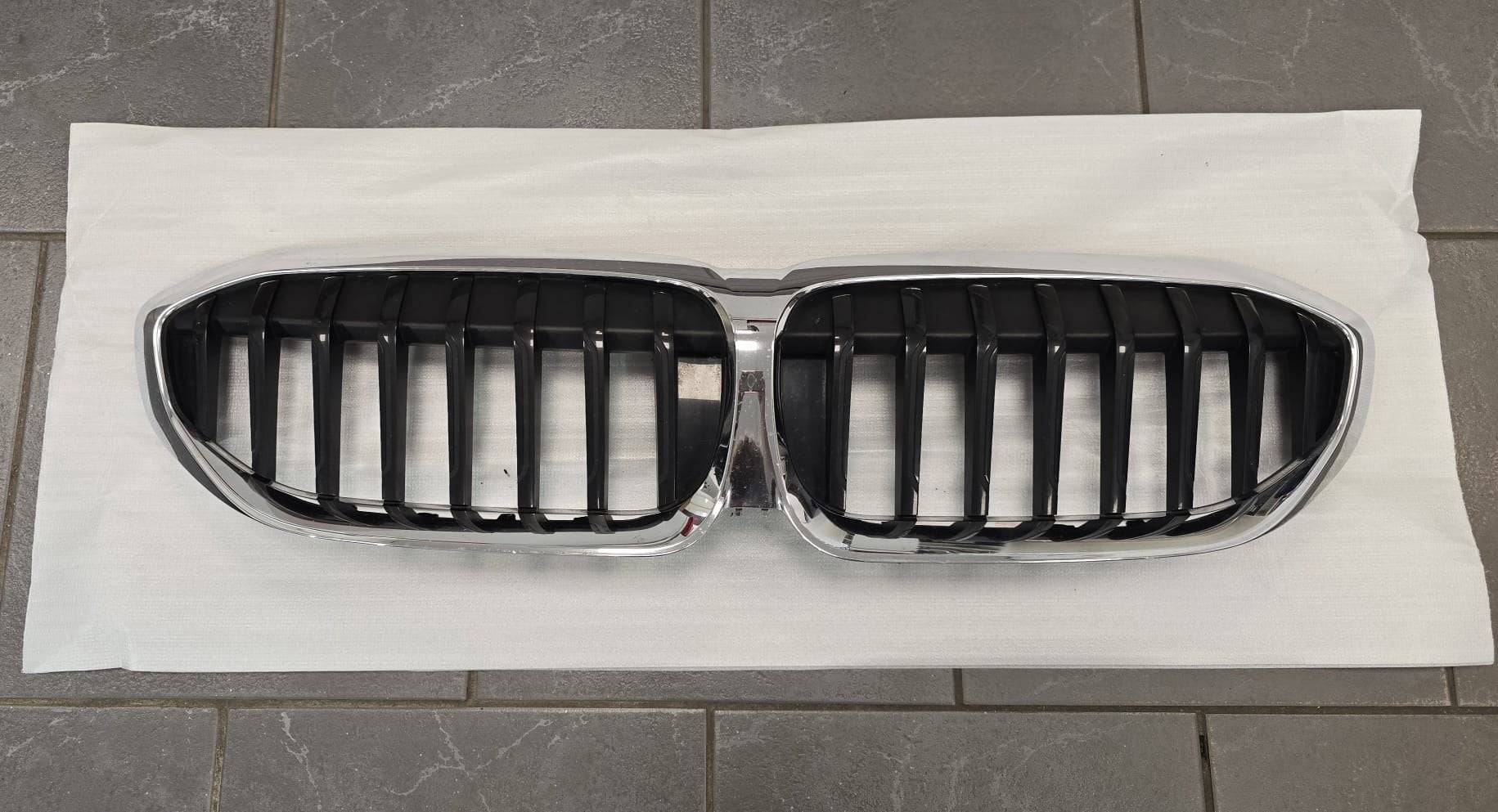 Grill BMW 320E Touring (G21), Gebruikt, -, Ophalen of Verzenden, -