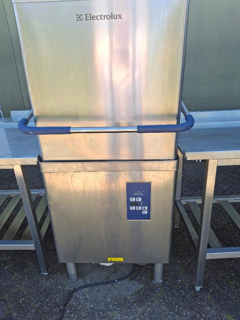 Horeca doorschuifvaatwasser Electrolux, Ophalen