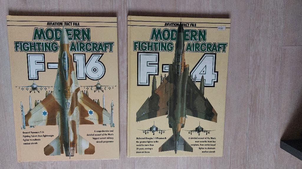 vliegtuigboeken, Ophalen of Verzenden, Zo goed als nieuw, 1945 tot heden, Luchtmacht