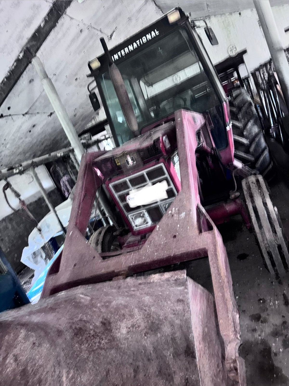 International 845 avec bac
