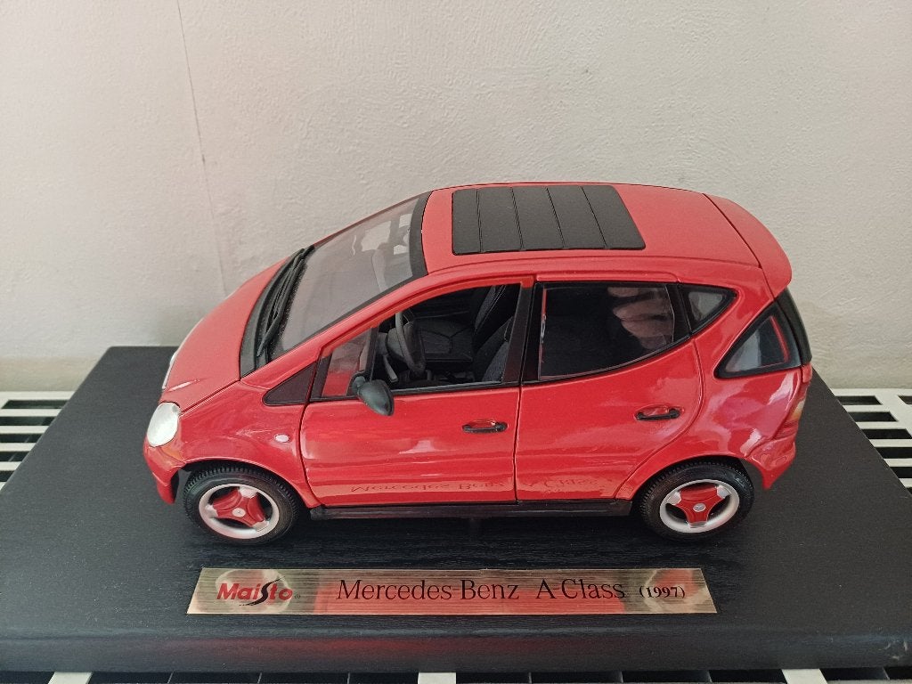 model auto Mercedes Benz A Class 1997, Maisto schaal 1/18, Hobby en Vrije tijd, Modelauto's | 1:18, Ophalen, Gebruikt, Auto, Maisto
