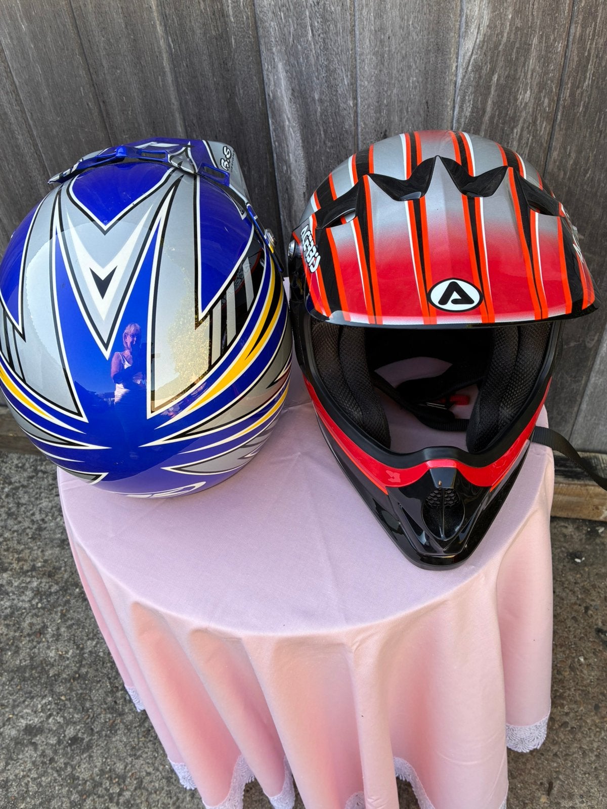 Motorhelmen, Motoren, Ophalen