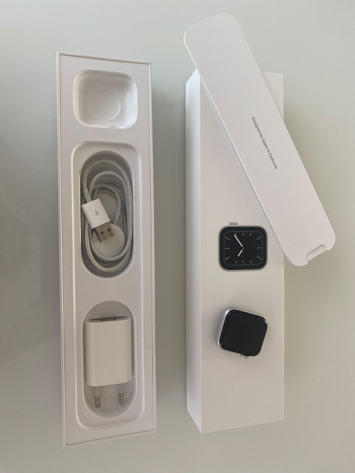 Apple Watch Series 5, Bijoux, Sacs & Beauté, Montres connectées, IOS, Comme neuf, Enlèvement, Avancer d'un pas