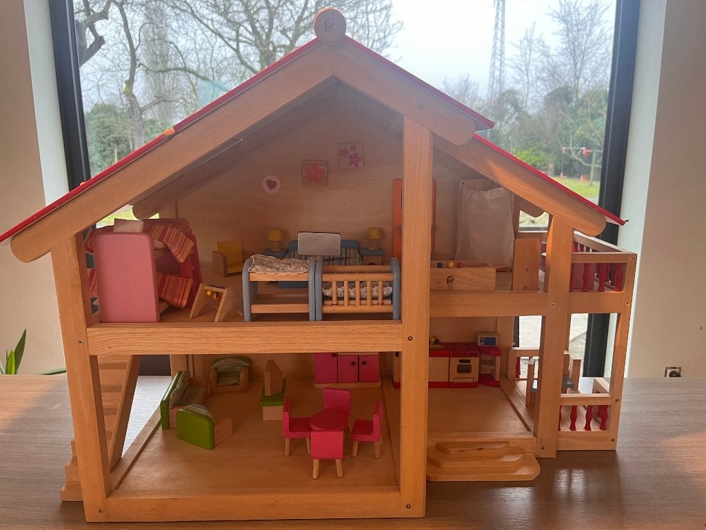poppenhuis Pintoy met volledige inrichting, Ophalen, Zo goed als nieuw, Poppenhuis