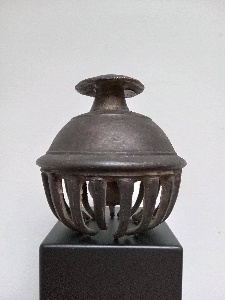 Ancienne cloche d’éléphant., Envoi