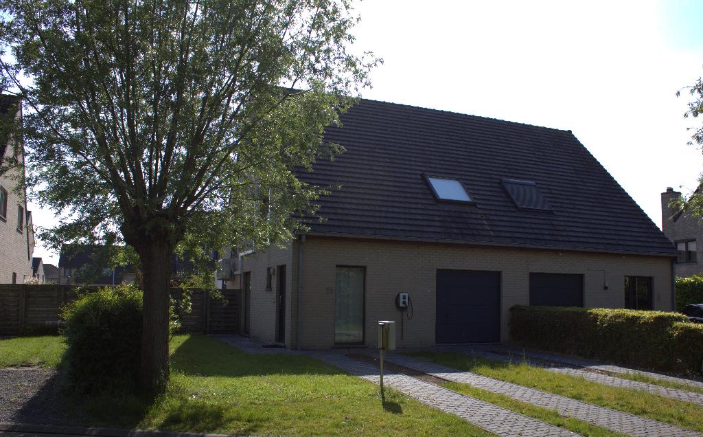 Instapklare halfopen woning in rustige wijk Zandvoorde, Immo, Huizen en Appartementen te koop, 200 tot 500 m², 131 kWh/m²/jaar