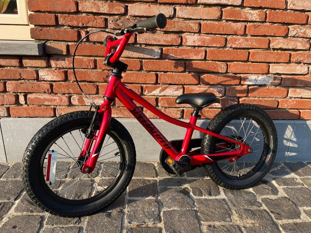 Vélo Specialized de 16 po pour enfants de 4 à 7 ans, Vélos & Vélomoteurs, Specialized, Frein à rétropédalage, 16 à 20 pouces, Enlèvement