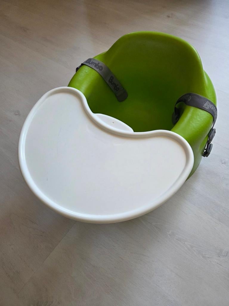 Siège bébé Bumbo avec table, Enfants & Bébés, Enlèvement, Comme neuf, Autres types, Ceinture(s)