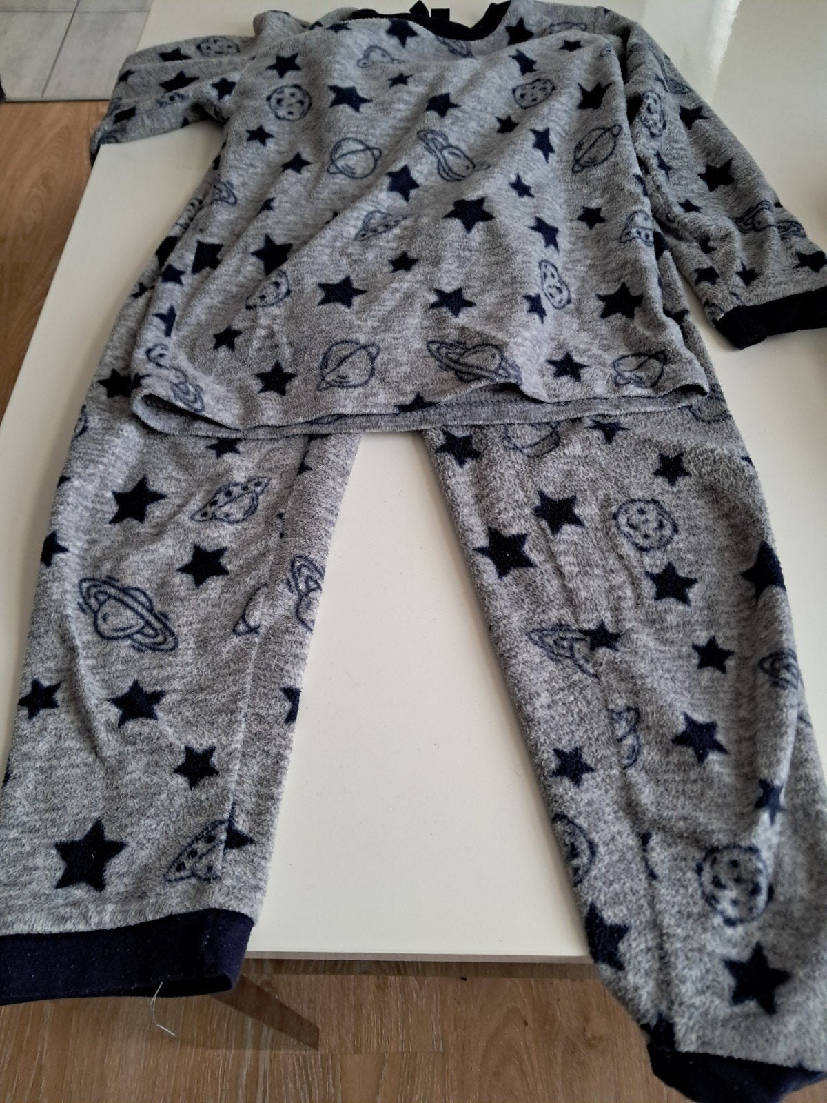A vendre pyjama enfant taille 116/122, Enfants & Bébés, Enlèvement, Utilisé, Garçon, Vêtements de nuit ou Sous-vêtements