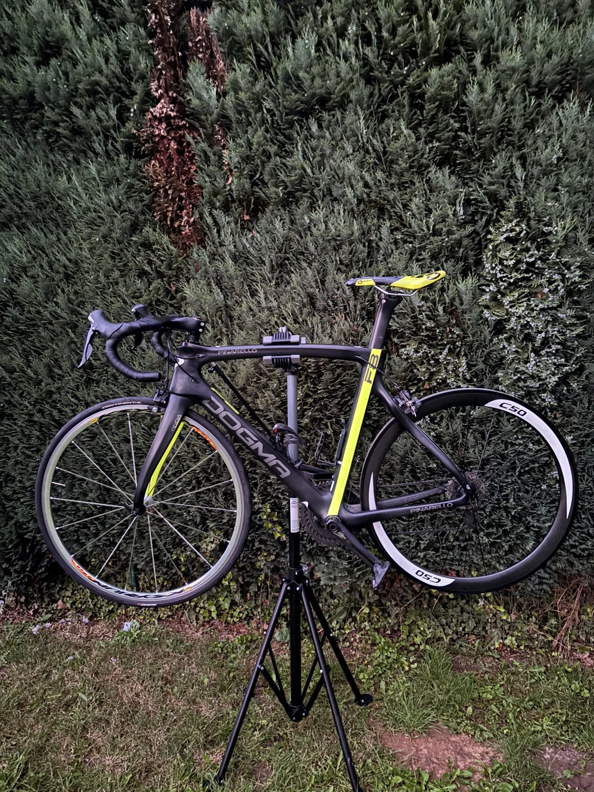 Velo de route pinarello dogma f8 +paire de jantes carbone, Enlèvement, Comme neuf