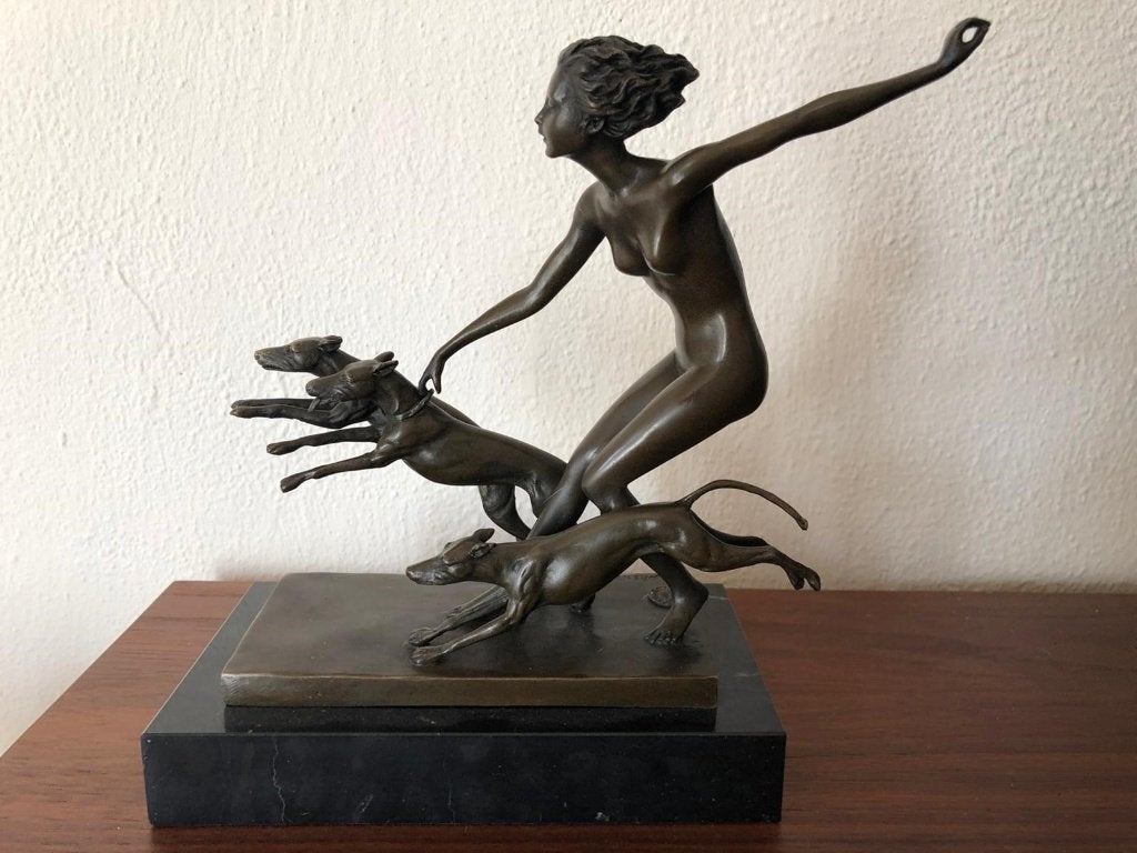 bronzen sculptuur godin vrouw v jacht 3 windhonden, Ophalen of Verzenden, Brons, Zwart, Vrouw