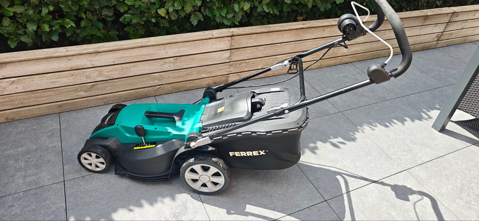 Tondeuse à gazon électrique