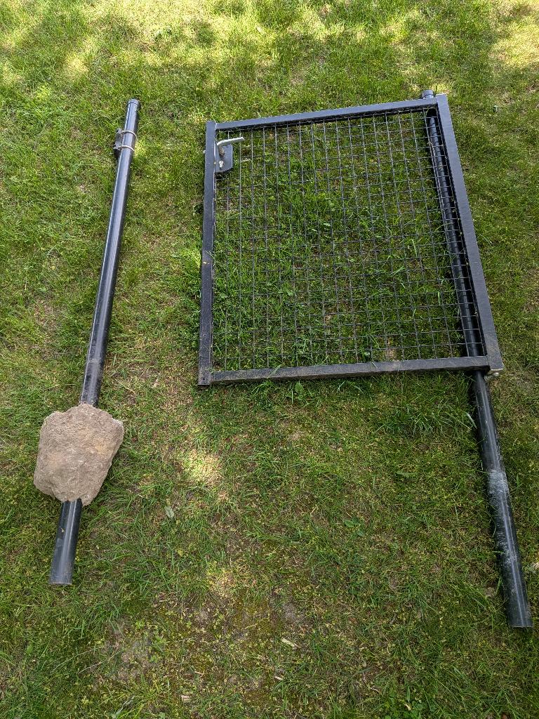 Metalen tuinpoort met slot locinox+ paal + sleutels, Tuin en Terras, Tuinpoorten, Ophalen, Minder dan 100 cm, Draaipoort, 100 tot 150 cm