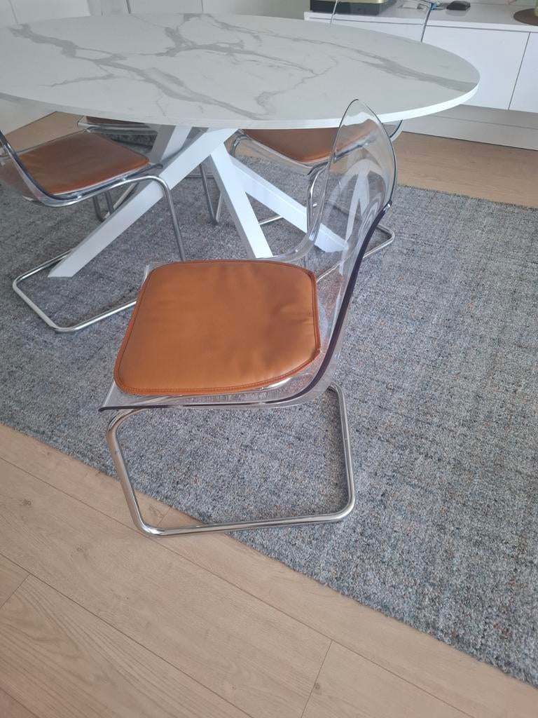 4 Stoelen, Ophalen
