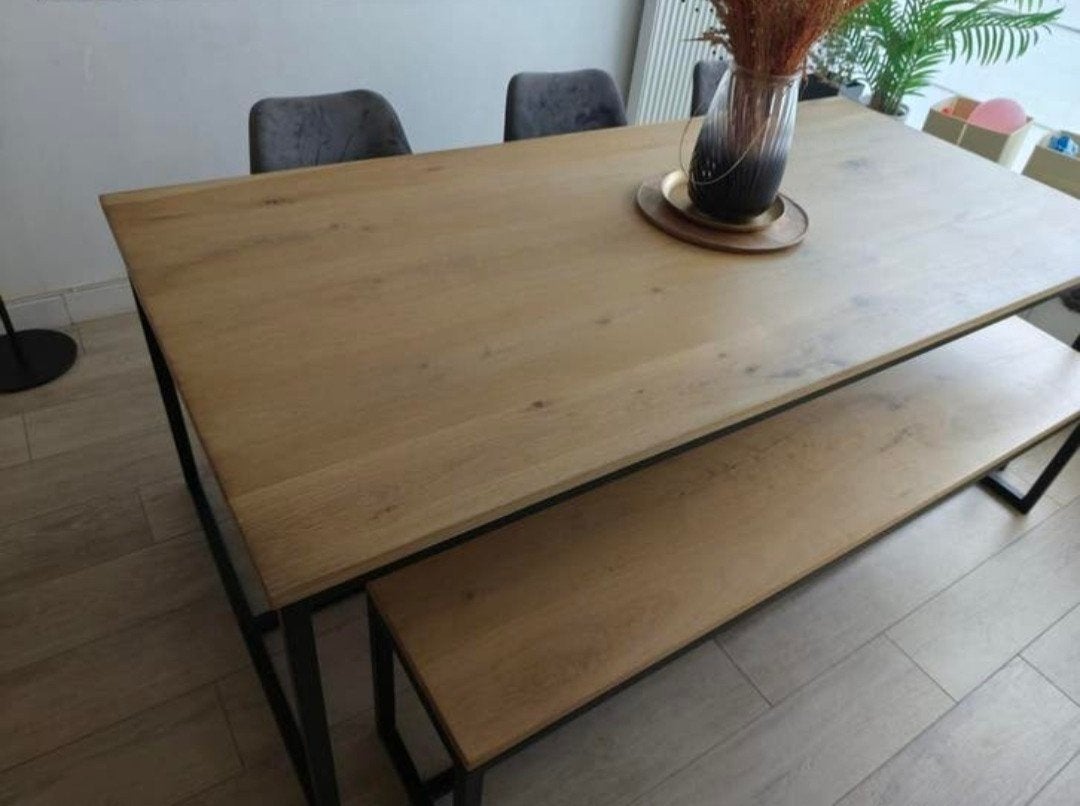 Eettafel - volle eik en stalen onderstel
Bijhorende bank in, Ophalen, Zo goed als nieuw