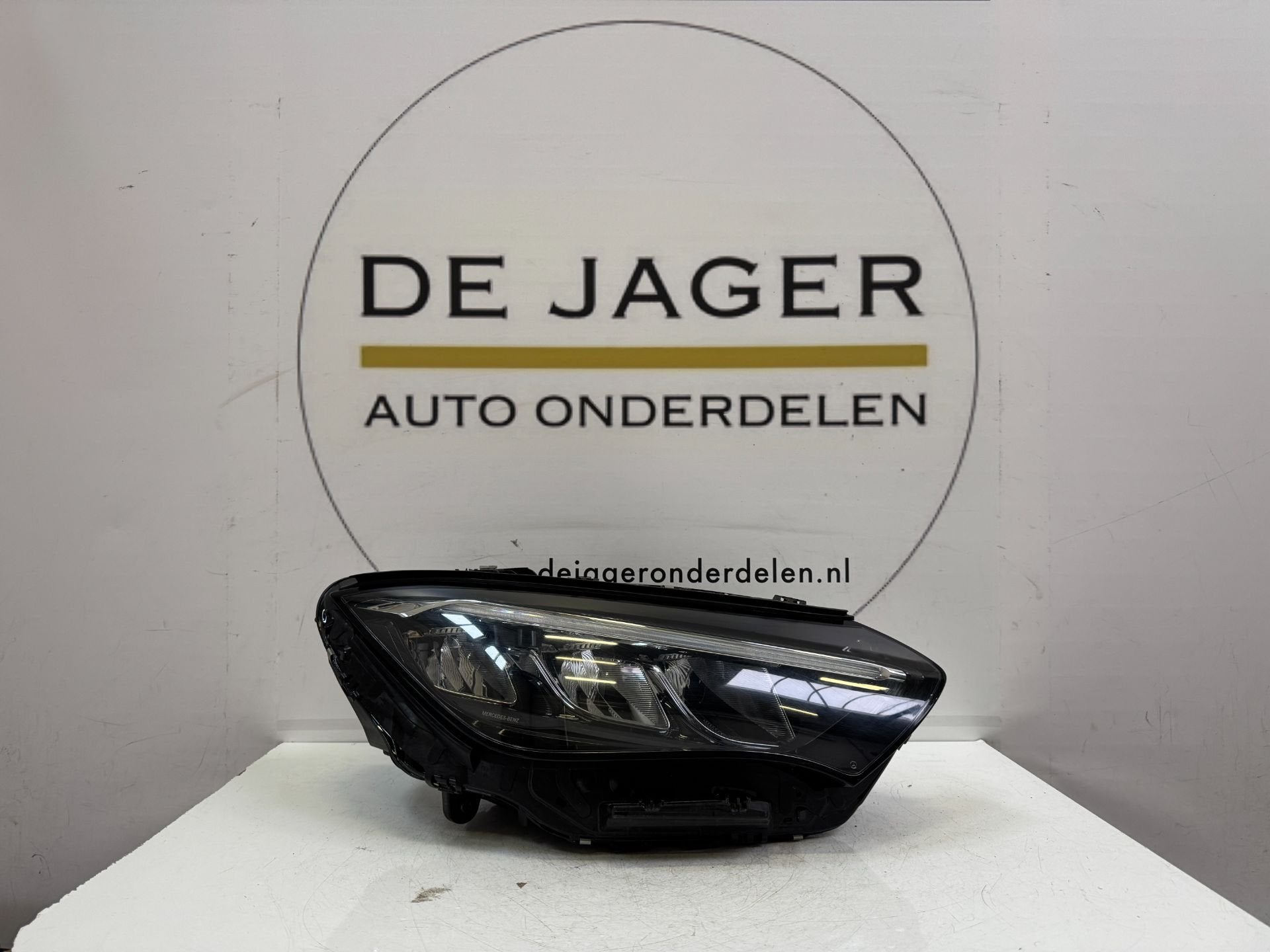 Phare droit LED haute performance MERCEDES W295 EQE A2959066, Mercedes-Benz AG, Mercedes-Benz, Utilisé, Mercedesstrasse 120
70372  Stuttgart, DE