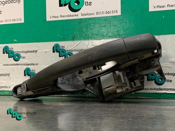 Poignée portière 4portes arrière droite d'un Peugeot 208, -, 3 mois de garantie, Utilisé, -