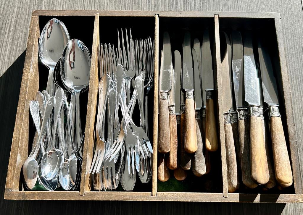 Volledig bestek in bakje, Enlèvement ou Envoi, Utilisé, Inox ou Chrome, Ensemble de couverts
