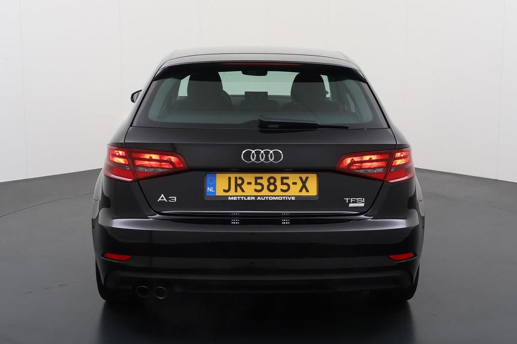 Audi A3 Sportback 1.4 TFSI CoD Attraction, navigatie, parkee, Gebruikt, 4 cilinders, 1210 kg, Zwart