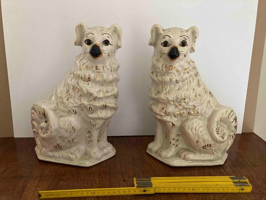 Chiens en porcelaine émaillée, Enlèvement
