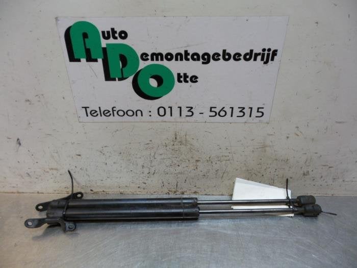 Kit amortisseur gaz hayon d'un Volkswagen Polo (Polo 99-), Volkswagen, -, 3 mois de garantie, Utilisé