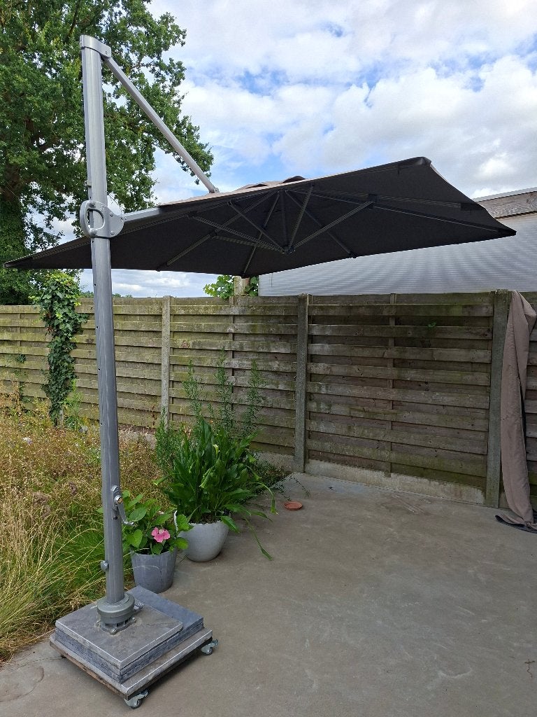 tuinparasol, Ophalen, Verstelbaar, Gebruikt, 2 tot 3 meter