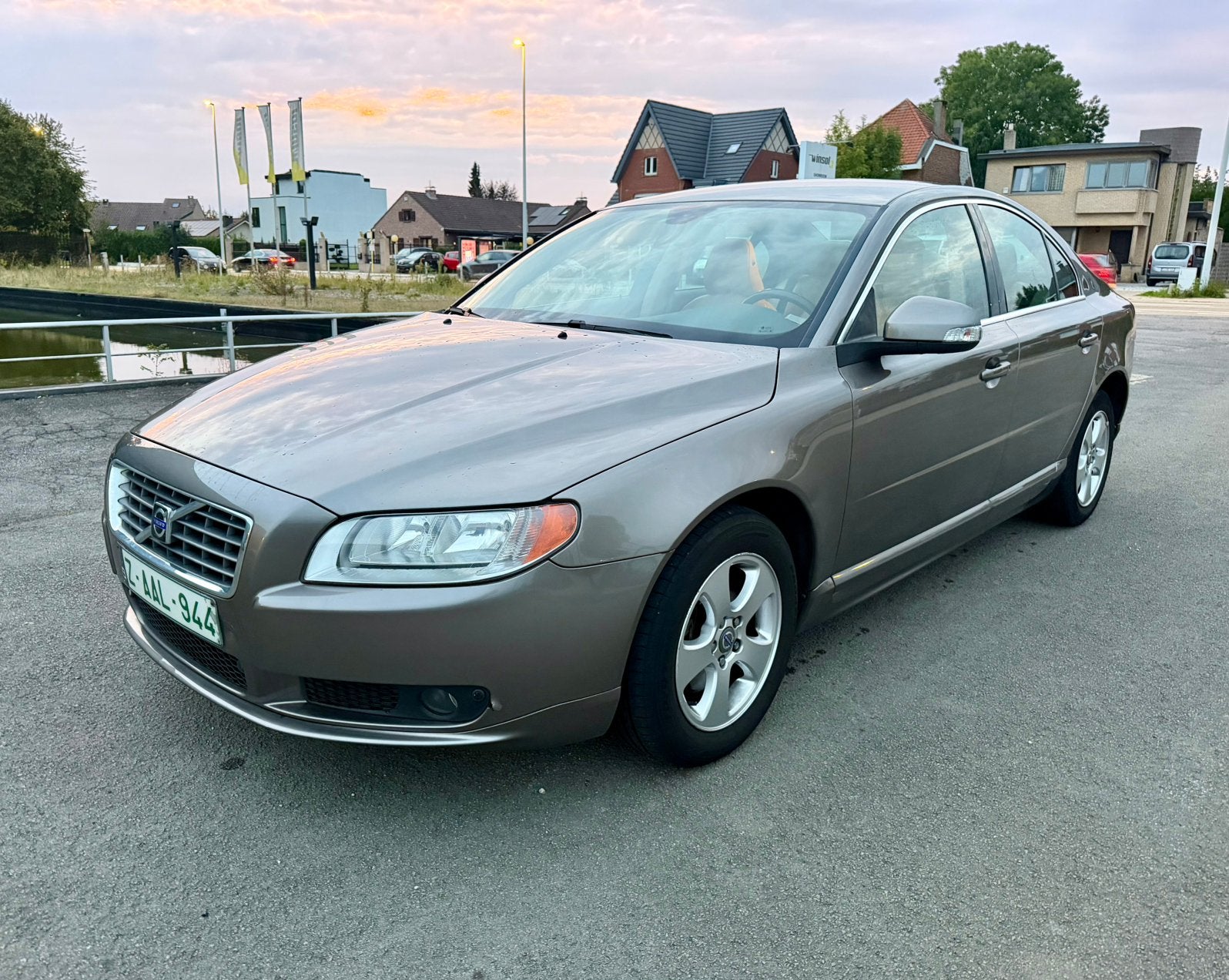 VOLVO S80. 2.0 DIESEL 100.KW. 6.VT. AC.Très bonne état ., 100 kW, Achat, Entreprise, Brun