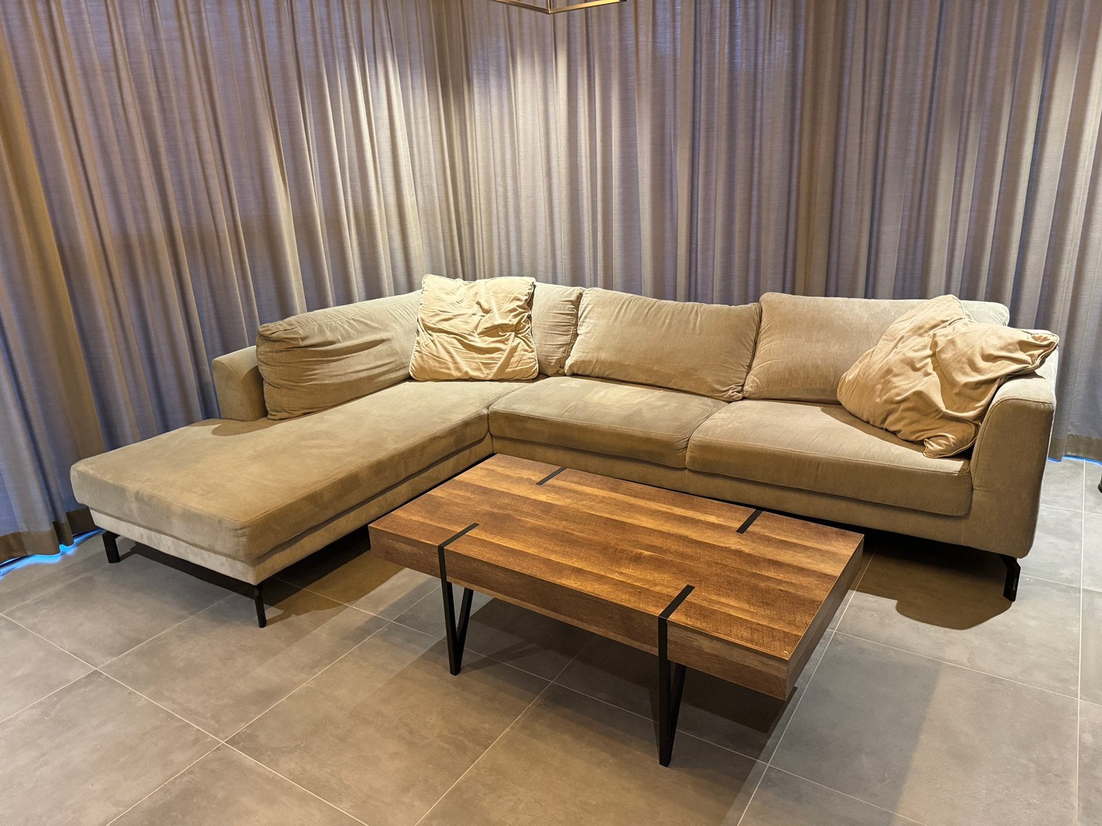 Grijs-beige zetel en salontafel, Huis en Inrichting, Ophalen, Gebruikt, Hout