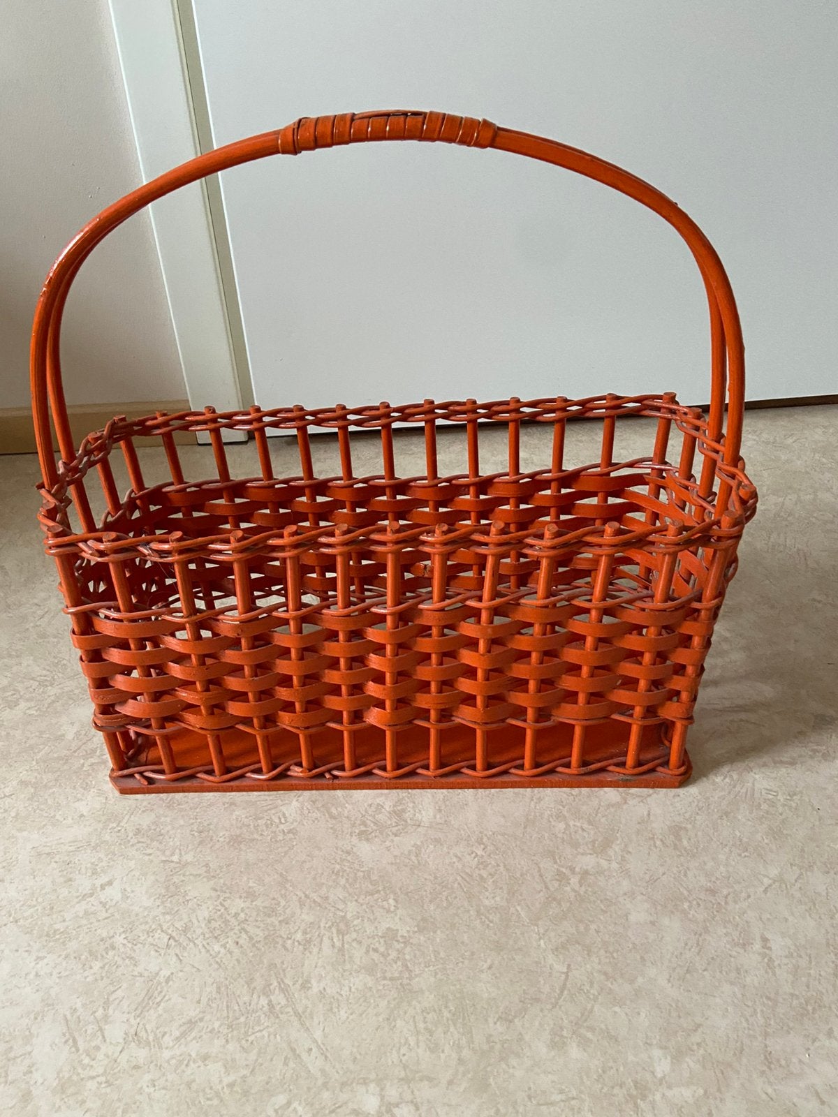 Krantenhouder / magazinehouder. Jaren zeventig., Huis en Inrichting, Woonaccessoires | Krantenbakken en Lectuurbakken, Ophalen