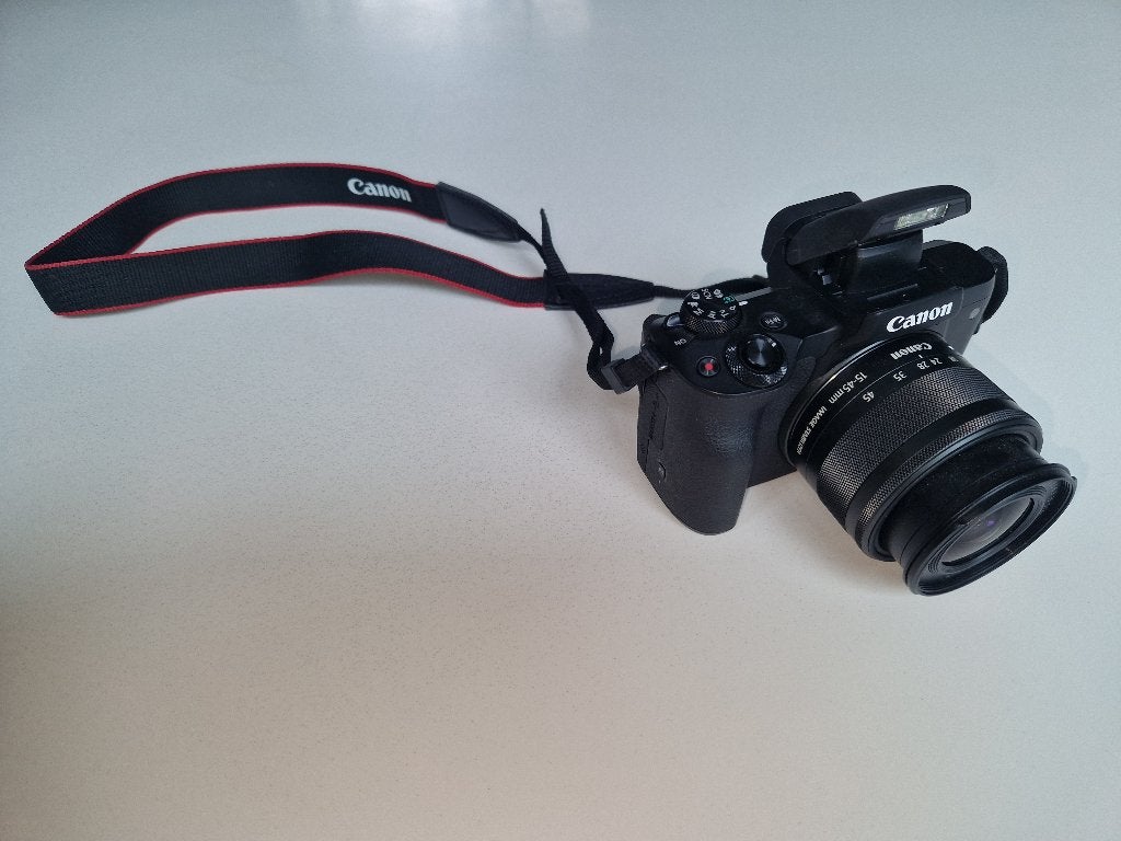 Canon EOS M50 Mark II + starterskit, Audio, Tv en Foto, Fotocamera's Digitaal, Canon, Compact, Ophalen of Verzenden, Zo goed als nieuw