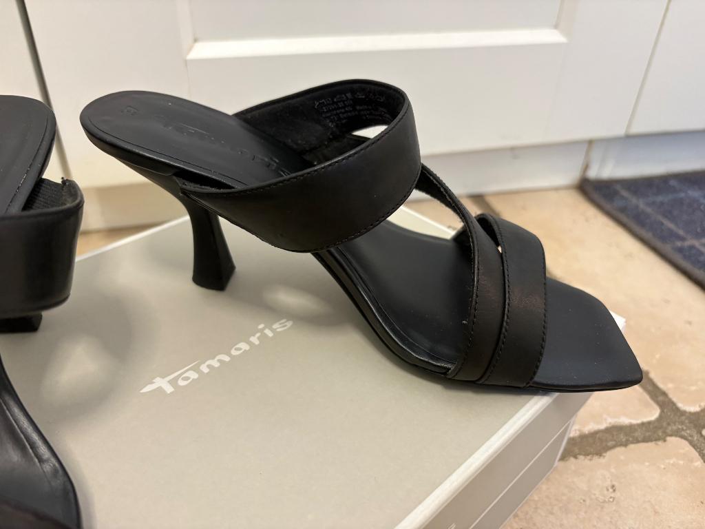 Zwarte leren muiltjes Tamaris maat 37, Kleding | Dames, Tamaris, Zwart, Zo goed als nieuw, Sandalen of Muiltjes