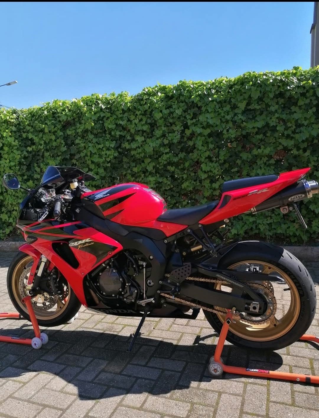 Honda fireblade cbr 1000rr 2006, Motos, Motos | Yamaha, Particulier