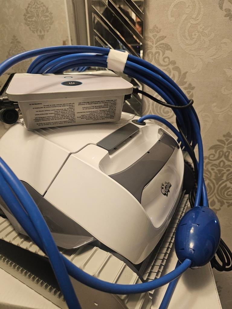 Nieuwe Zwembadrobot dolphin e10, Enlèvement