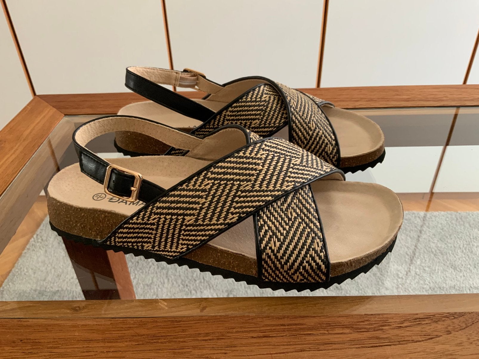Sandales Damart pointure 39 impeccable, Vêtements | Femmes, Enlèvement, Comme neuf