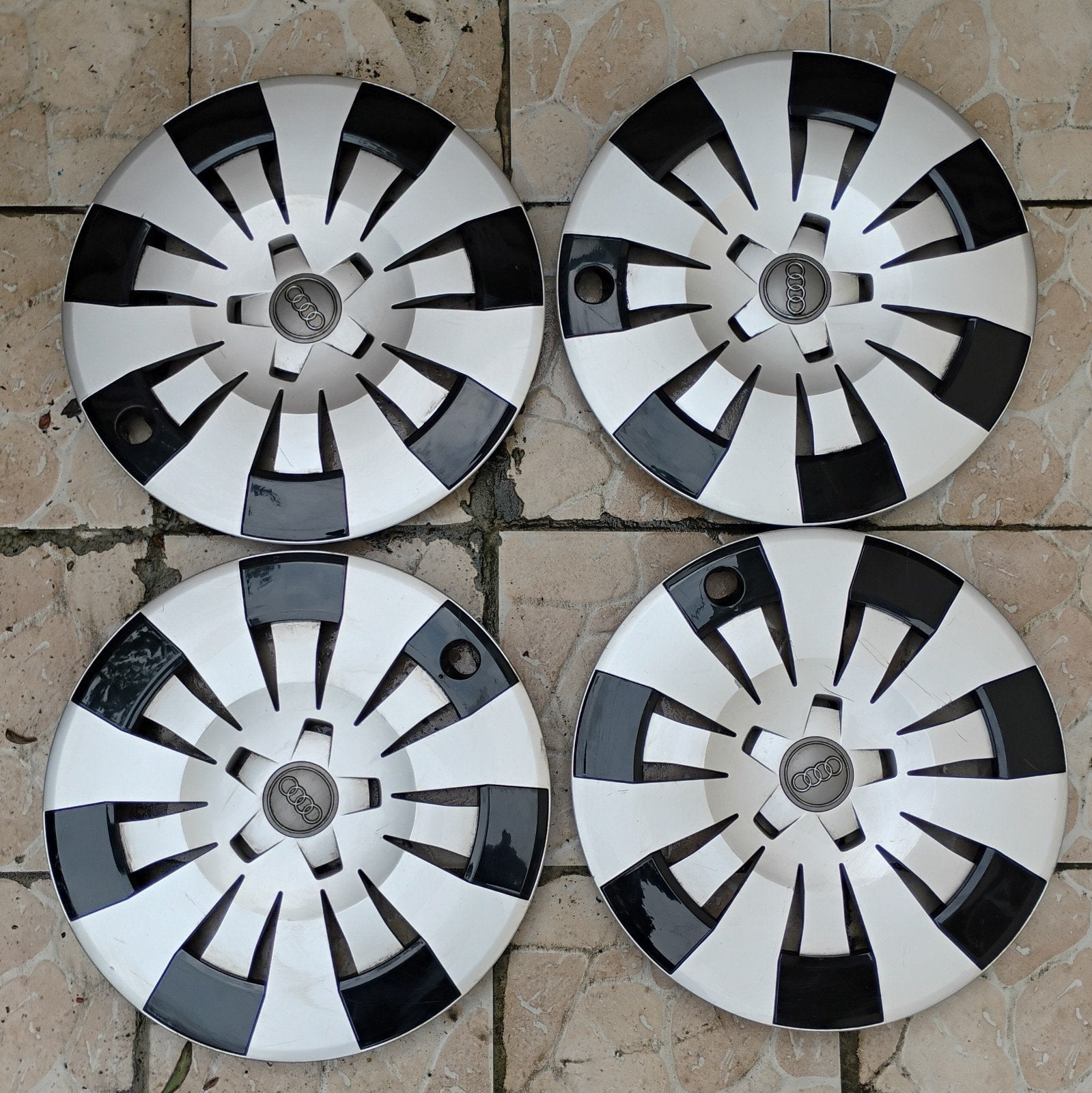 4 originele 16P AUDI wieldoppen, Ophalen