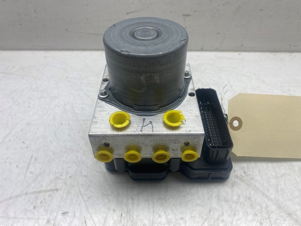 BLOC ABS (FREINS ANTI-BLOCAGE) Yaris Cross (PB1 / PJ1), Robert Bosch AG, Toyota, Utilisé, Robert-Bosch-Allee 1
74232  Abstatt, DE