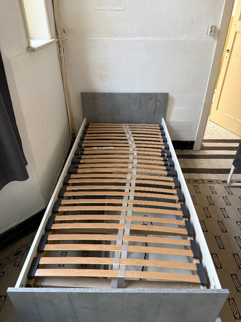 Bed met lattenbodem. 2 beddelades, Ophalen, Gebruikt, 90 cm, Eenpersoons