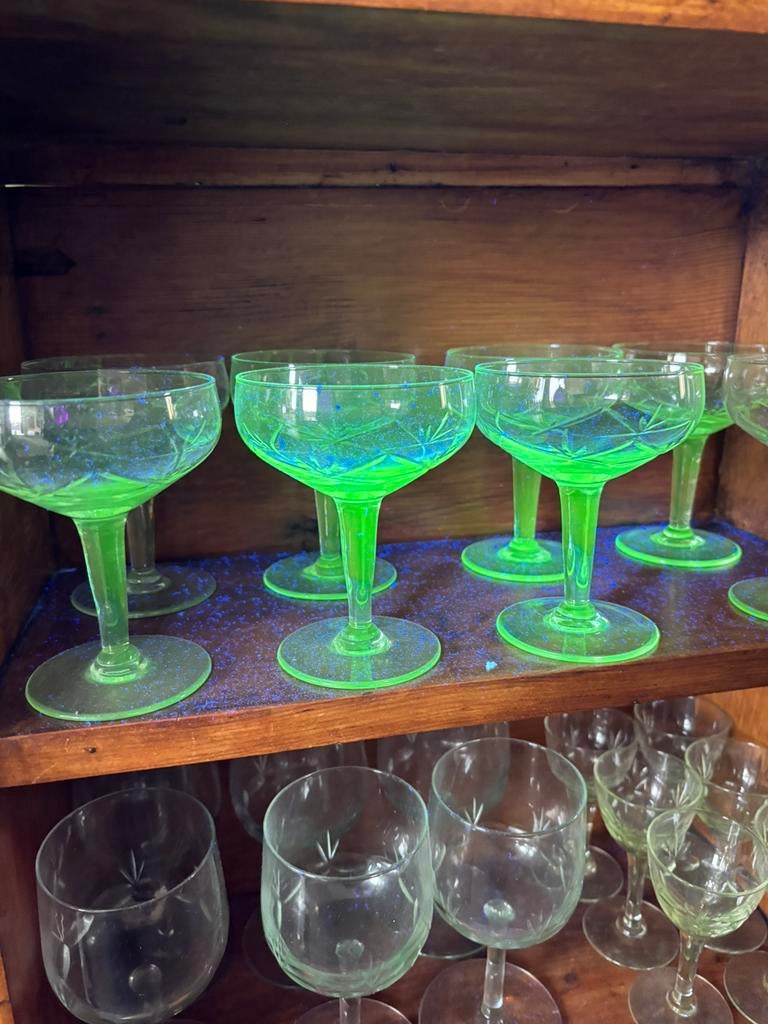 8 Vintage champagne glazen in mangaanglas, Ophalen, Zo goed als nieuw