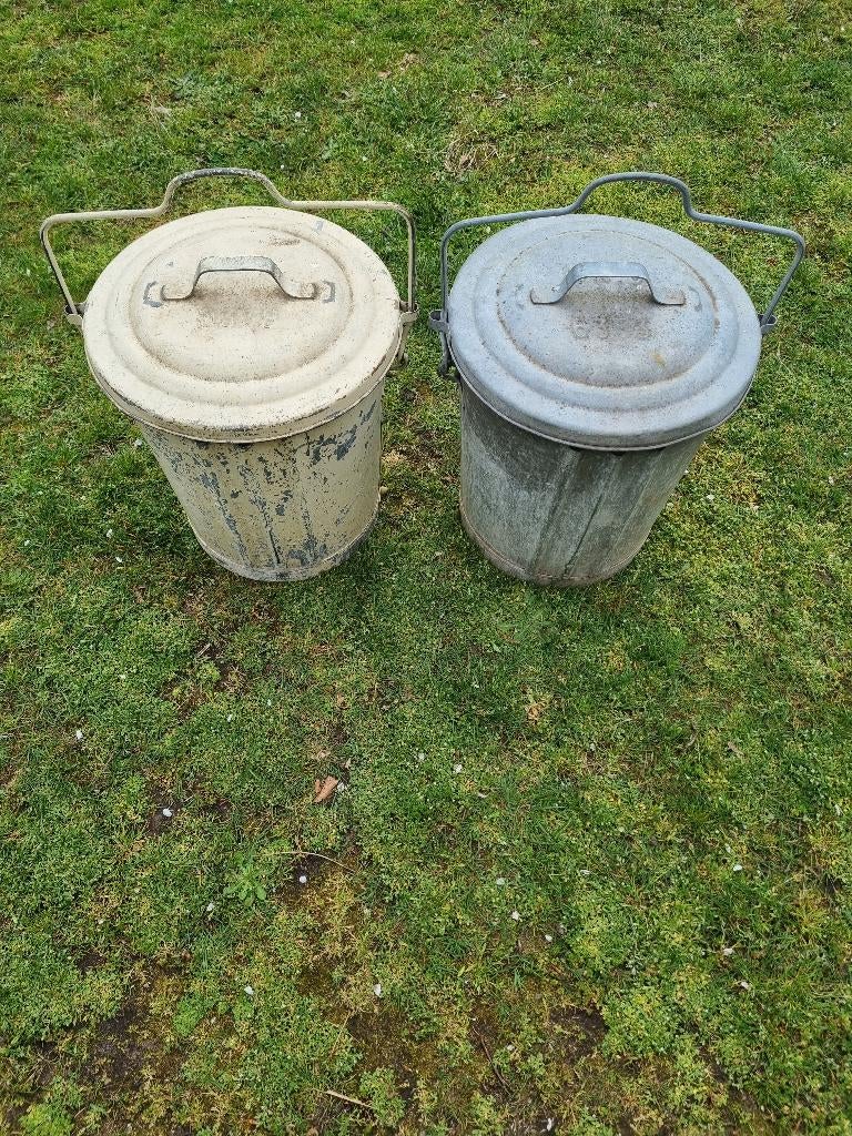 Zinken vuilnisbak. Plantenbak. 2 stuks., Gebruikt, Metaal, Balkon, 40 tot 70 cm