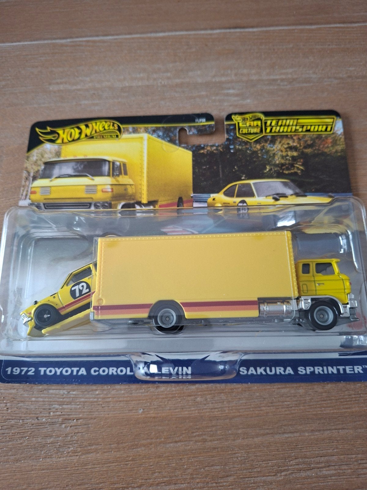 hot Wheels Toyota Corolla 1972 Sakura Sprinter, Hobby en Vrije tijd, Modelauto's | 1:43, Ophalen of Verzenden, Nieuw, Auto, Overige merken