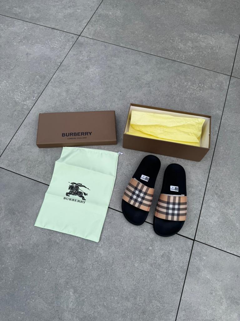 Burbbery slides, Slippers, Zwart, Nieuw, Ophalen of Verzenden