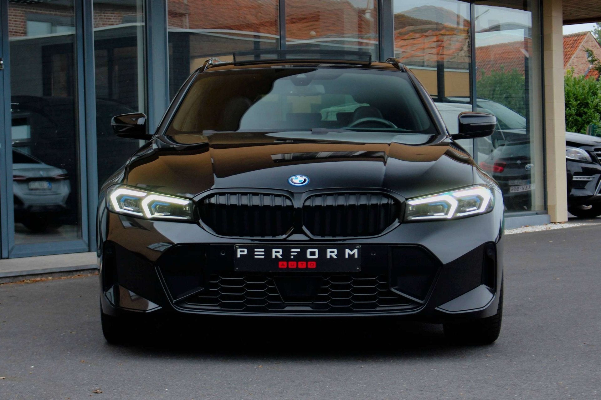 BMW 330 e*LCI*xDRIVE*TOURING*M-PACK*FULL*21% VAT*, Autos, 215 kW, Achat, Euro 6, Noir