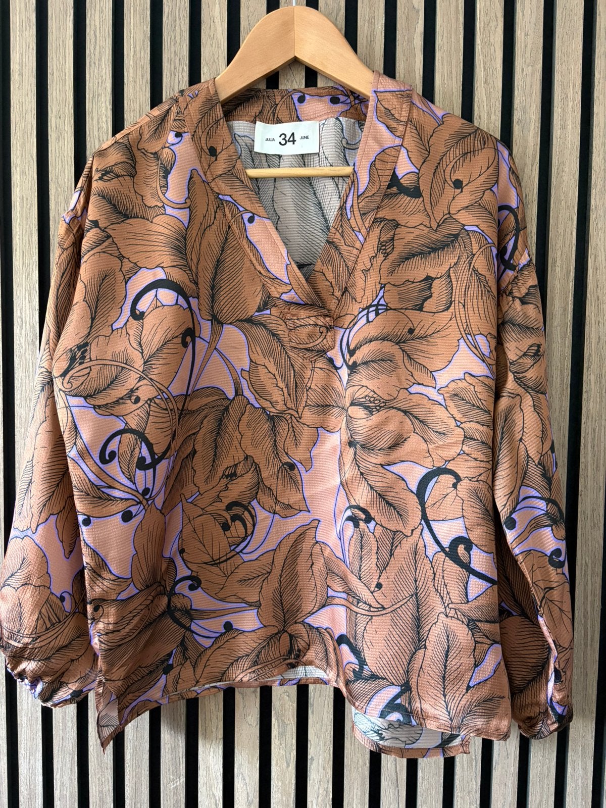 Bruin met paars bedrukte blouse van Julia June, Ophalen of Verzenden, Zo goed als nieuw, Maat 34 (XS) of kleiner, Bruin