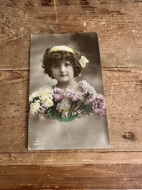 carte postale fille vieilles fleurs, Collections, Enlèvement ou Envoi, Avant 1920, Affranchie, Enfants